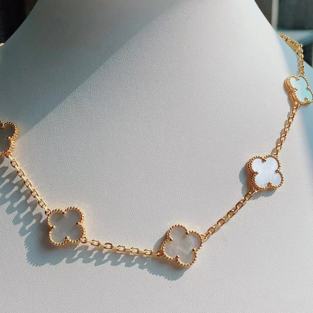 TRÉBOL | Collar Blanco